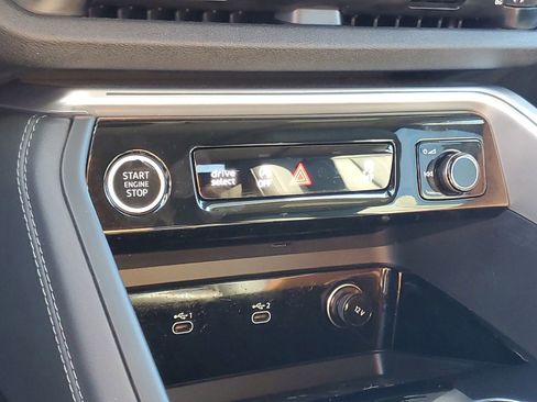 Used 2025 Audi Q5 Premium w/ Convenience Package image 29