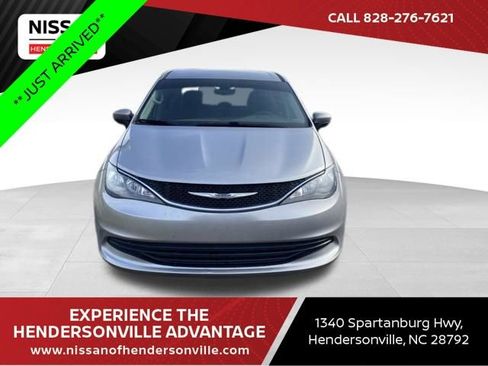 Used 2017 Chrysler Pacifica Touring FWD image 1