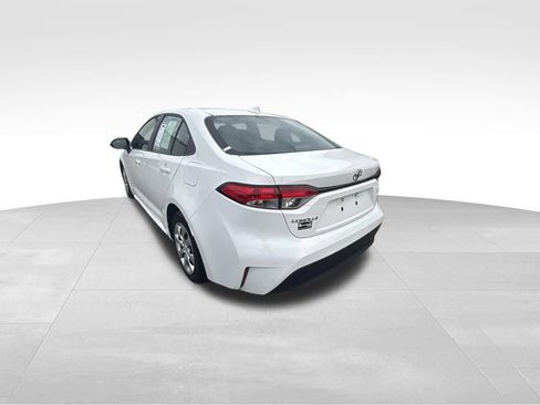 Used 2024 Toyota Corolla LE FWD image 5