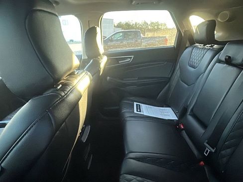 Used 2024 Ford Edge Titanium image 4