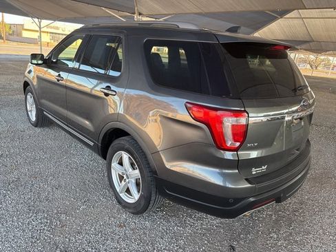 Used 2018 Ford Explorer XLT image 6