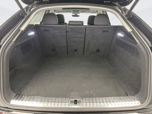 Used 2022 Audi Q8 Prestige w/ Prestige Package image 22