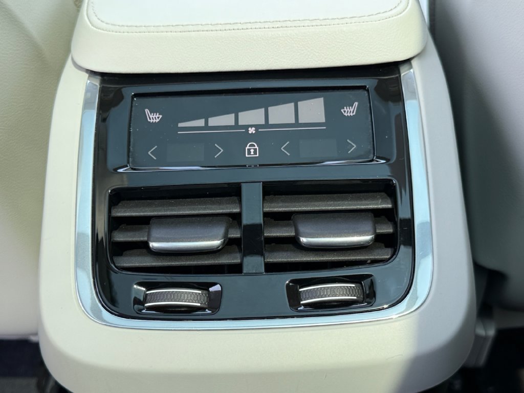Used 2023 Volvo XC90 B6 Plus w/ Protection Package Premier AWD/4WD image 26