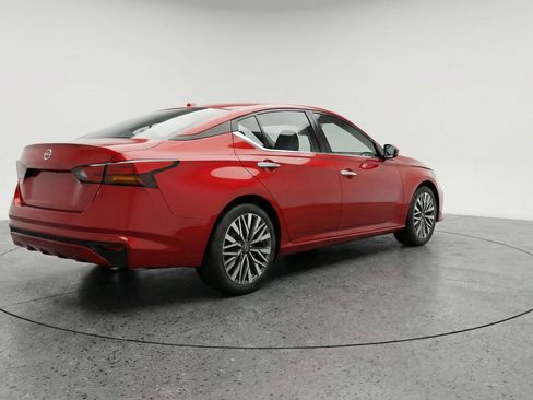 Used 2025 Nissan Altima 2.5 SV image 9