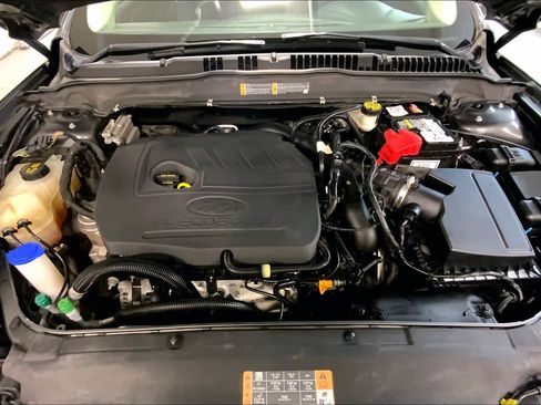 Used 2017 Ford Fusion SE w/ Equipment Group 201A image 30