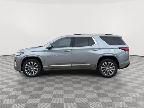 Used 2023 Chevrolet Traverse Premier image 2