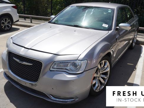 Used 2018 Chrysler 300 Limited RWD image 1