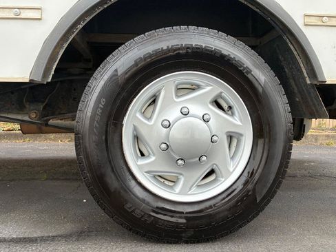 Used 2015 Ford E-350 and Econoline 350 Super Duty RWD image 19
