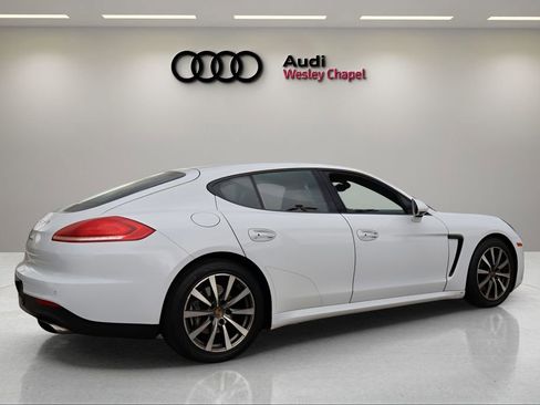 Used 2016 Porsche Panamera 4 image 5