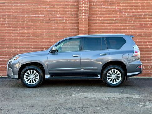 Used 2017 Lexus GX 460 image 8