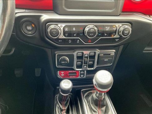 Used 2021 Jeep Wrangler Unlimited Rubicon w/ Cold Weather Group AWD/4WD image 22