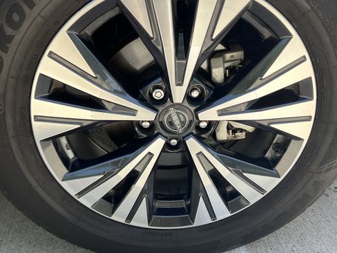 Used 2023 Nissan Rogue SV FWD image 11