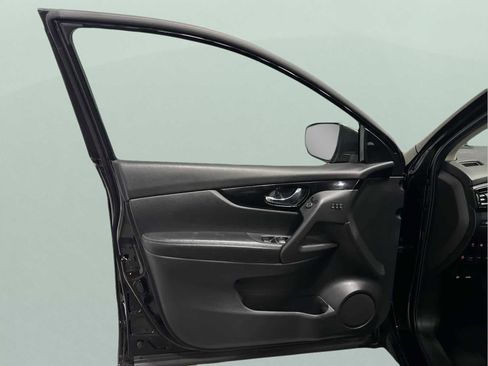 Used 2022 Nissan Rogue Sport SL w/ Premium Package image 9