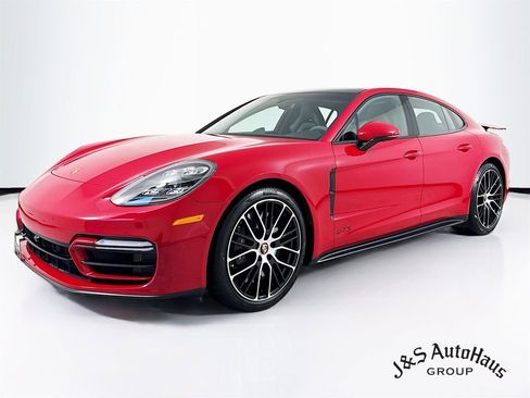 Used 2021 Porsche Panamera GTS image 3