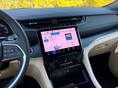 New 2025 Jeep Grand Cherokee L Limited image 6