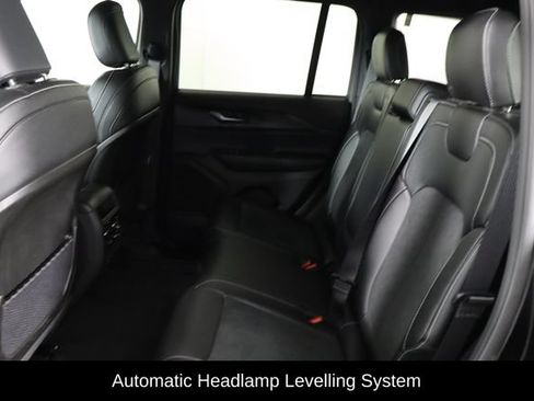 Used 2025 Jeep Grand Cherokee Altitude AWD/4WD image 16