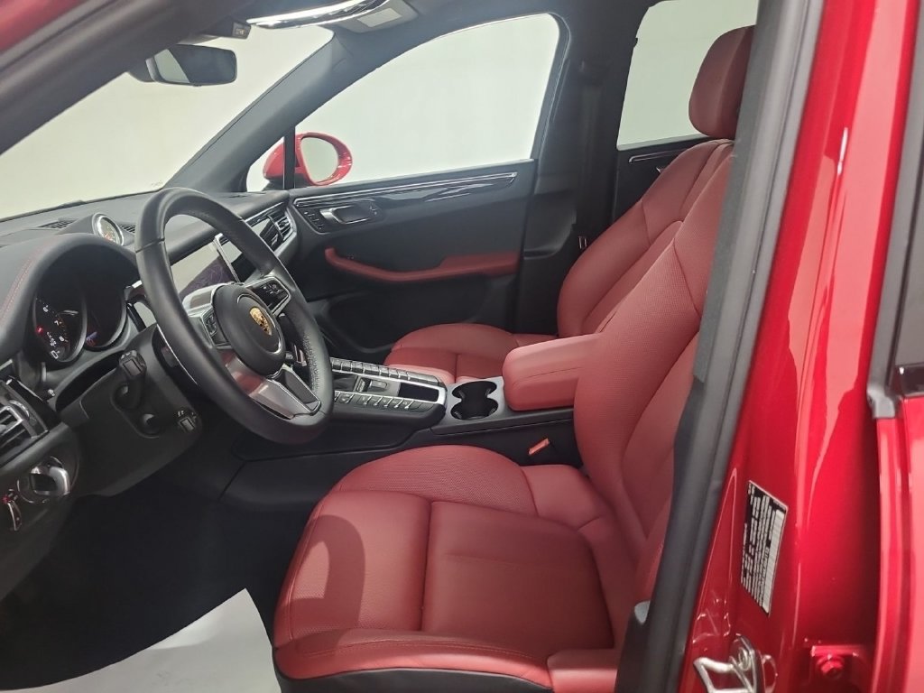Used 2021 Porsche Macan GTS AWD/4WD image 3