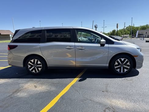 Used 2025 Honda Odyssey EX-L image 4