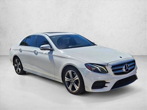 Certified 2019 Mercedes-Benz E 300 4MATIC image 3