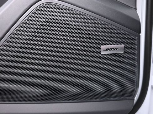 Certified 2025 Porsche Cayenne AWD/4WD image 18