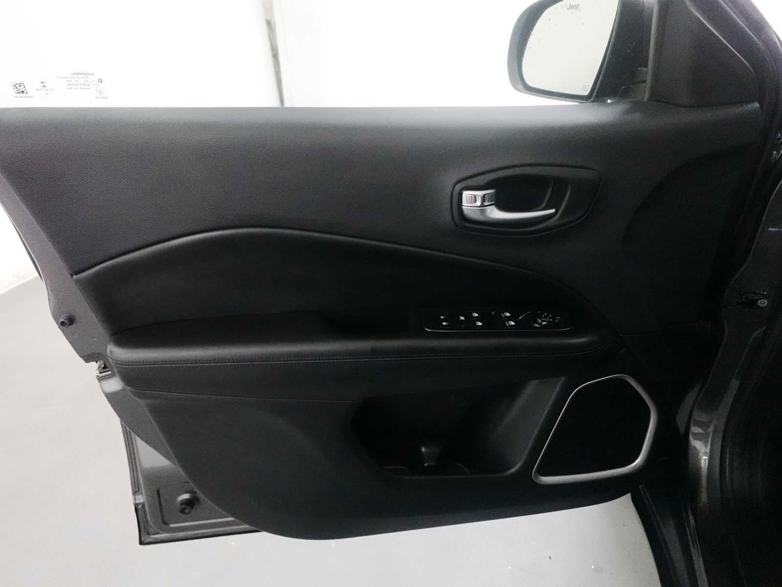 Used 2018 Jeep Compass Latitude w/ Popular Equipment Group AWD/4WD image 10