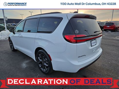 New 2026 Chrysler Pacifica Select w/ S Appearance Package image 5