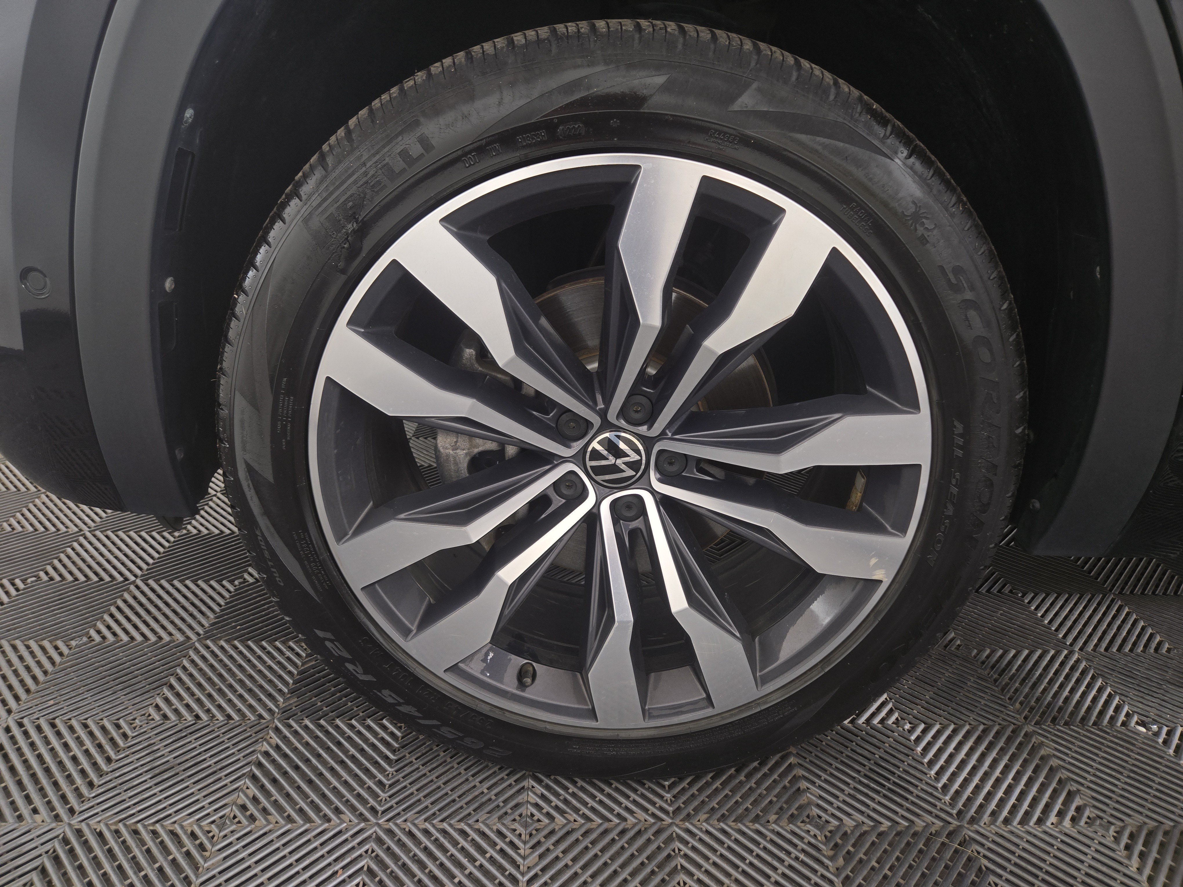 Used 2022 Volkswagen Atlas SEL Premium R-Line AWD/4WD image 32