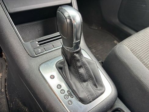 Used 2013 Volkswagen Tiguan S image 24