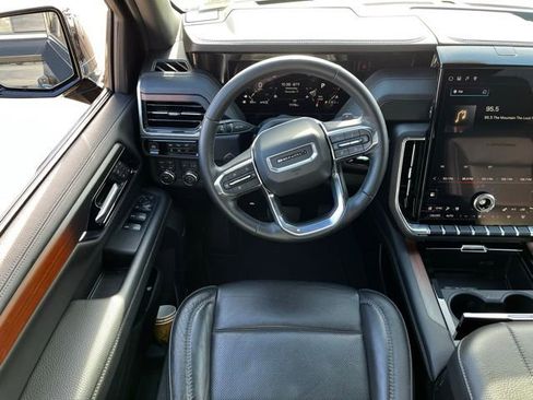 Used 2025 GMC Yukon XL Denali image 16