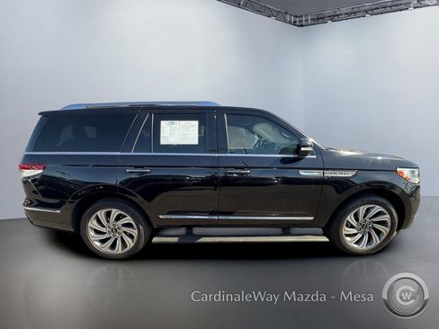 Used 2023 Lincoln Navigator Reserve AWD/4WD image 3