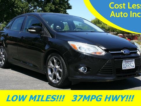 Used 2014 Ford Focus SE w/ Equipment Group 201A FWD image 2