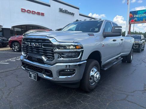 New 2026 RAM 3500 Tradesman AWD/4WD image 4