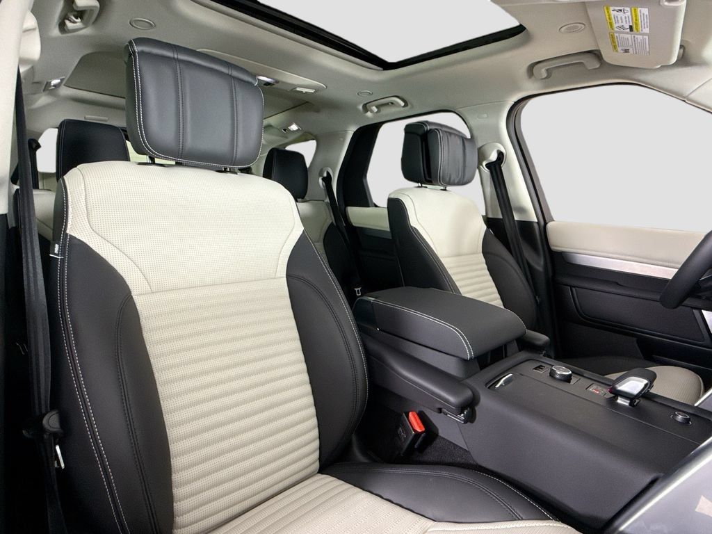 Used 2026 Land Rover Discovery Limited Edition AWD/4WD image 14