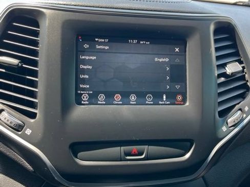 Used 2019 Jeep Cherokee Latitude Plus AWD/4WD image 43