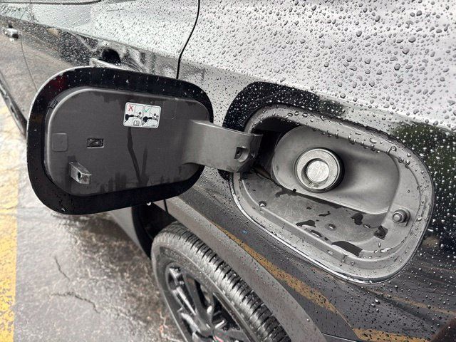 Used 2024 GMC Terrain SLE w/ Driver Convenience Package FWD image 19