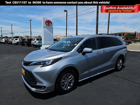 Used 2025 Toyota Sienna XLE FWD image 1