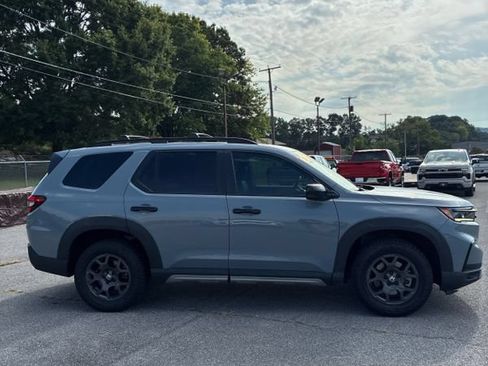 Used 2023 Honda Pilot TrailSport image 31