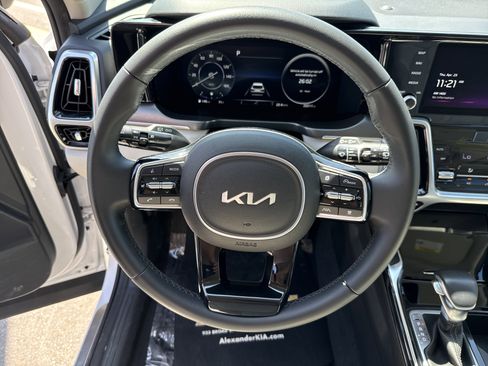 Certified 2023 Kia Sorento SX AWD/4WD image 18
