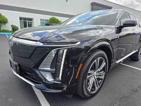 Used 2024 Cadillac Lyriq Luxury w/ LPO, Floor Liner Package AWD/4WD image 15
