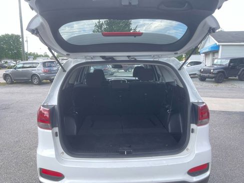 Used 2019 Kia Sorento FWD image 11