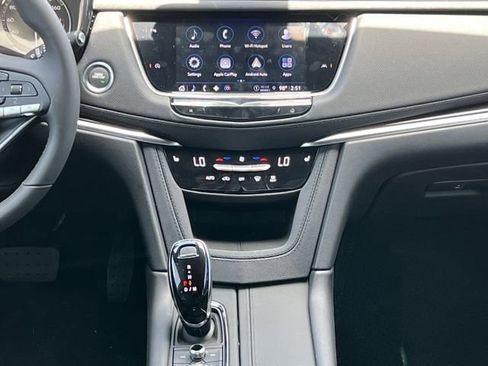 New 2025 Cadillac XT6 Luxury image 15