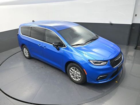 New 2026 Chrysler Pacifica Select image 11