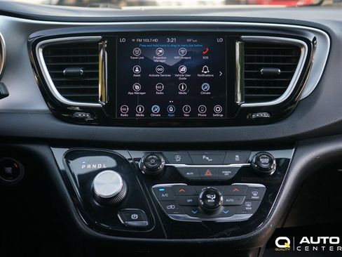 Used 2018 Chrysler Pacifica Touring Plus FWD image 13
