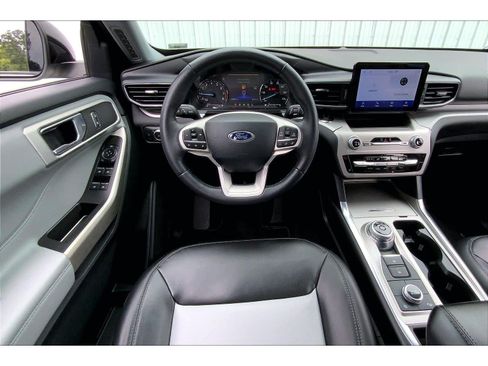 Used 2022 Ford Explorer XLT w/ Equipment Group 202A AWD/4WD image 5