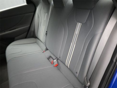 Used 2023 Hyundai Elantra SEL image 10