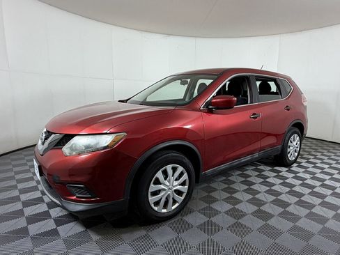 Used 2016 Nissan Rogue S image 2