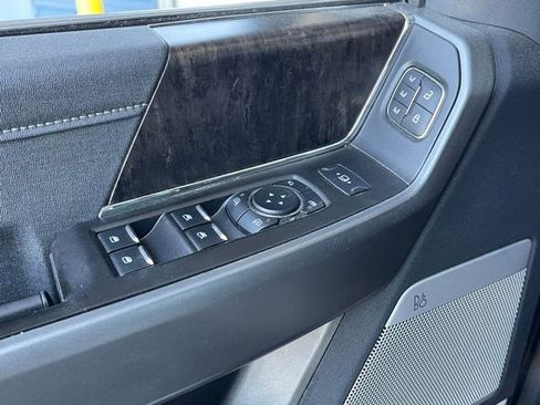 Used 2025 Ford F350 Lariat w/ Lariat Ultimate Package AWD/4WD image 25
