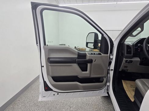 Used 2022 Ford F250 XL w/ Power Equipment Group image 21