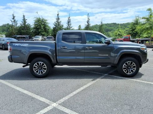 Used 2023 Toyota Tacoma TRD Sport w/ Technology Package AWD/4WD image 4