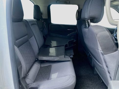 Used 2025 Nissan Frontier SV AWD/4WD image 25